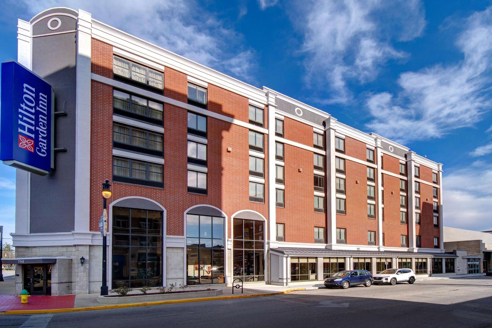 Hilton Garden Inn Terre Haute Exteriör bild